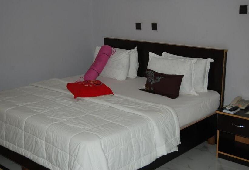 اتاق اکونومی, Nue Crest Hotels & Suites