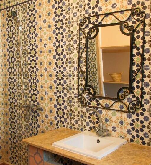 اتاق استاندارد چهار تخته, Riad Malak