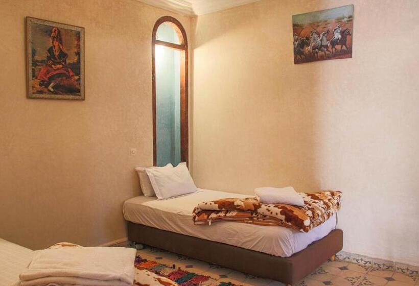 اتاق استاندارد چهار تخته, Riad Malak