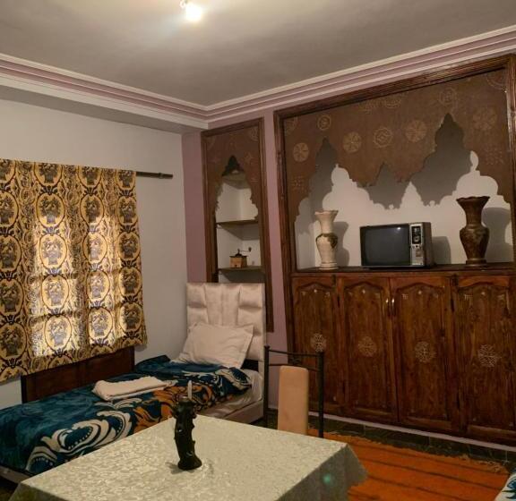 اتاق کلاسیک چهارنفره, Riad Malak