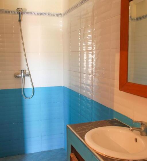 اتاق کلاسیک چهارنفره, Riad Malak