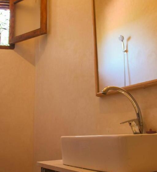 سوییت با چشم‌انداز کوه, Riad Malak