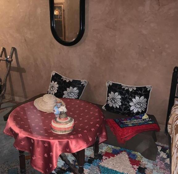 اتاق استاندارد سه نفره, Riad Malak