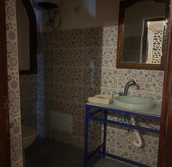 اتاق استاندارد سه تخته با چشم‌انداز استخر, Riad Malak