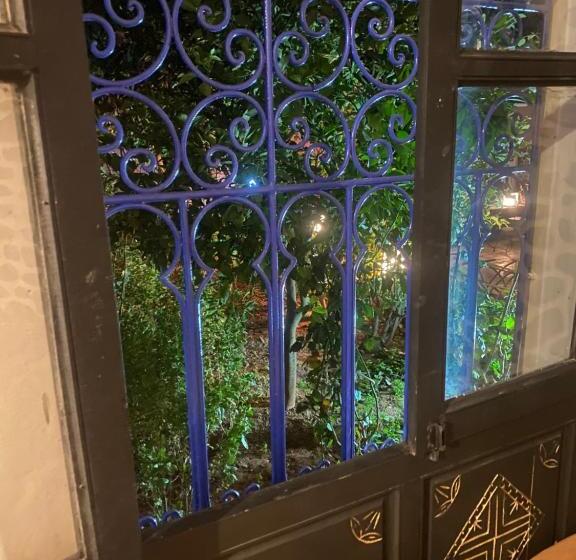 اتاق استاندارد سه تخته با چشم‌انداز استخر, Riad Malak