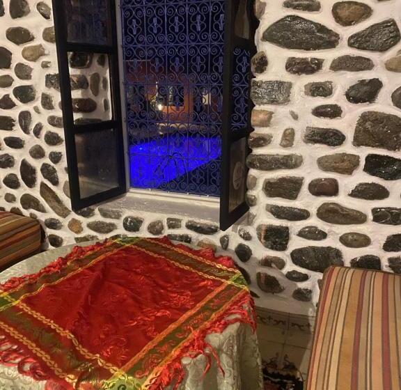 اتاق استاندارد سه تخته با چشم‌انداز استخر, Riad Malak