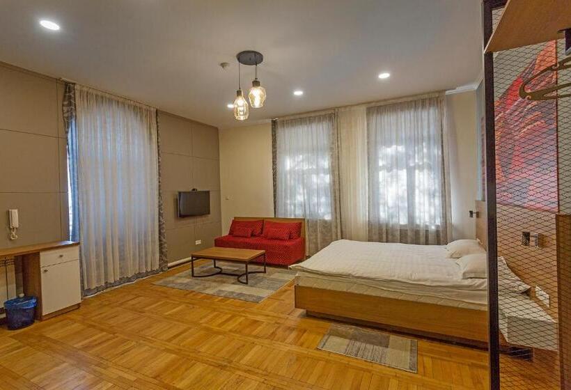 اتاق لوکس سه تخته, Koisha