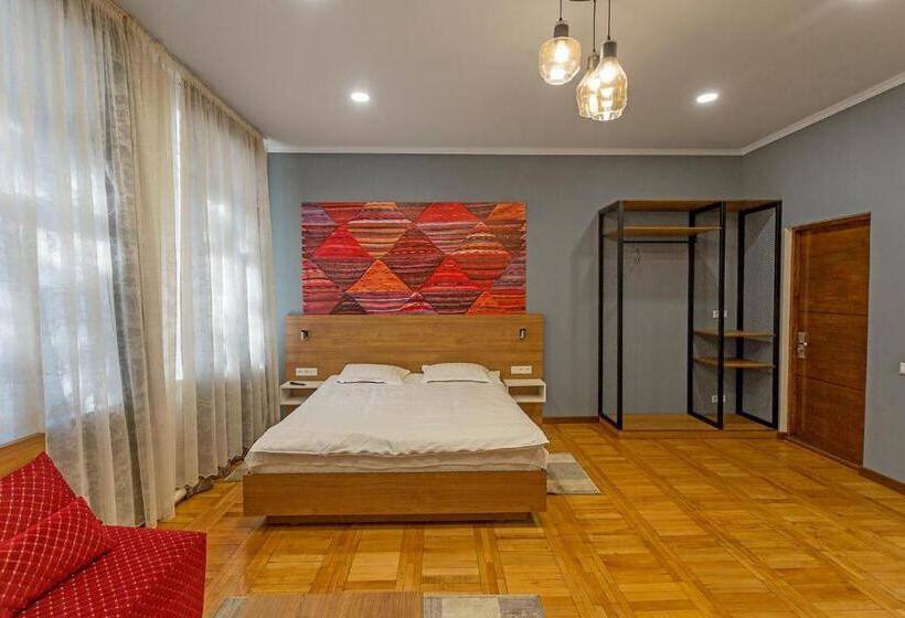 اتاق لوکس سه تخته, Koisha