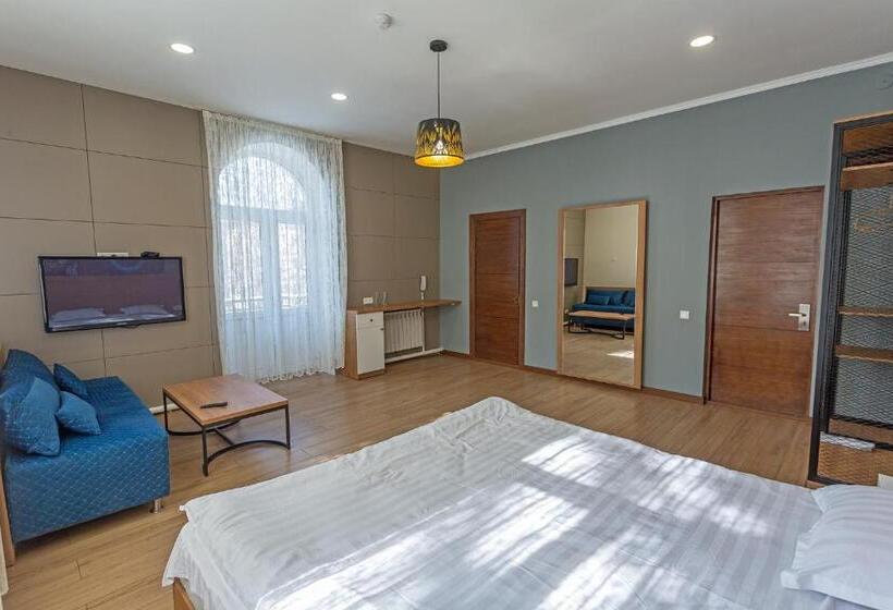 اتاق لوکس سه تخته, Koisha