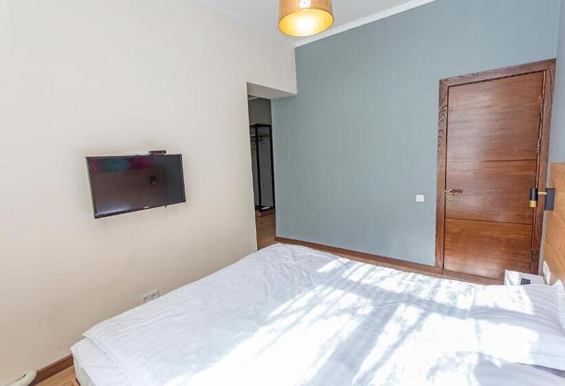 اتاق لوکس خانوادگی, Koisha