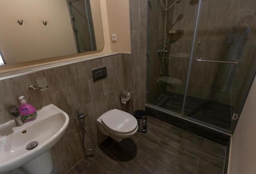 اتاق لوکس خانوادگی, Koisha