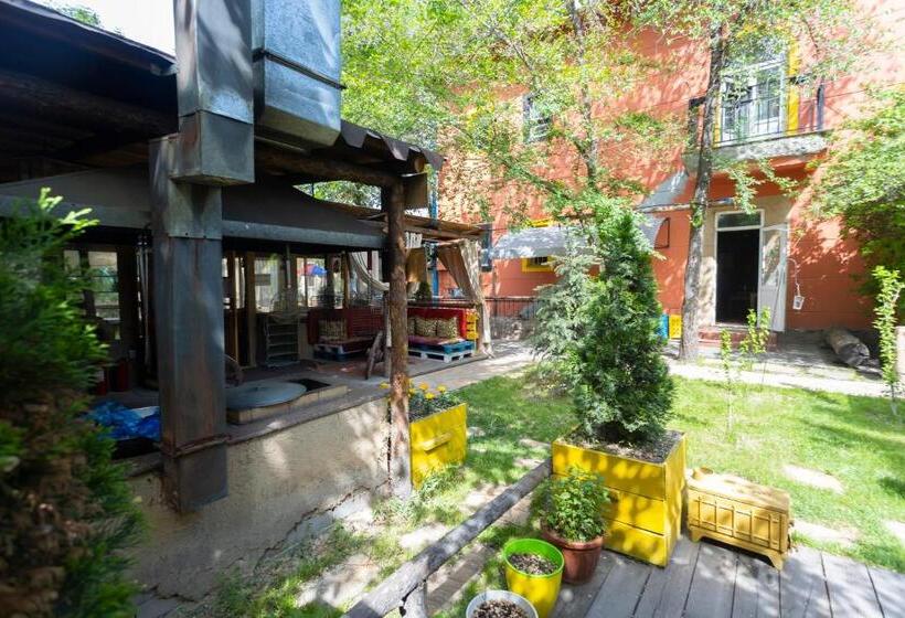 اتاق استاندارد سه نفره, Koisha