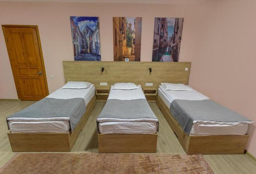 اتاق استاندارد سه نفره, Koisha