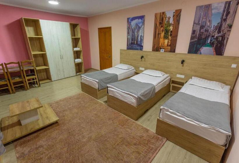 اتاق استاندارد سه نفره, Koisha