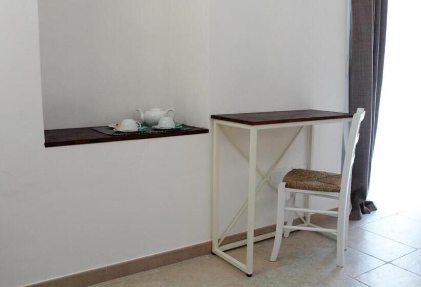 חדר לארבעה סטנדרטי עם מרפסת, A Casa Ventotto