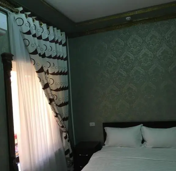 Standard-huone, Shahram Plus
