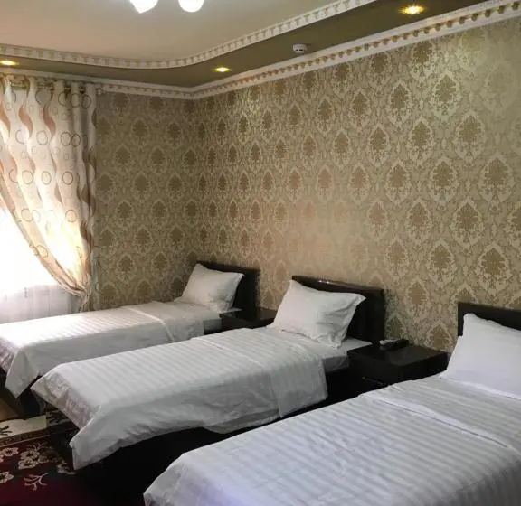 Standard Kolmen Hengen Huone, Shahram Plus