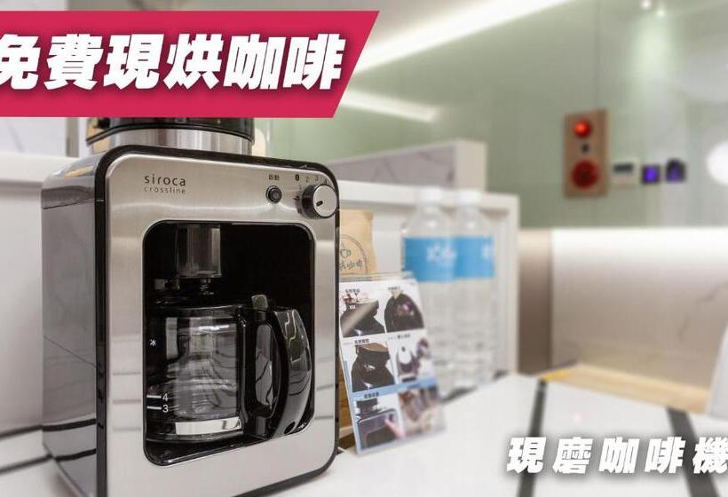 اتاق خانوادگی, Chao Motel