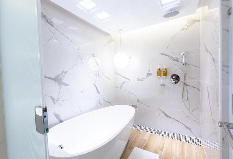 اتاق استاندارد سه نفره, Chao Motel