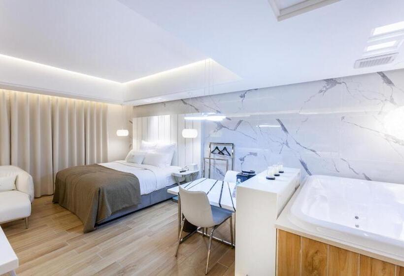 اتاق استاندارد, Chao Motel