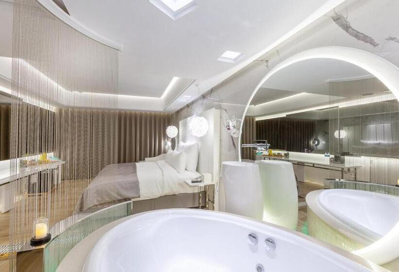 اتاق استاندارد, Chao Motel