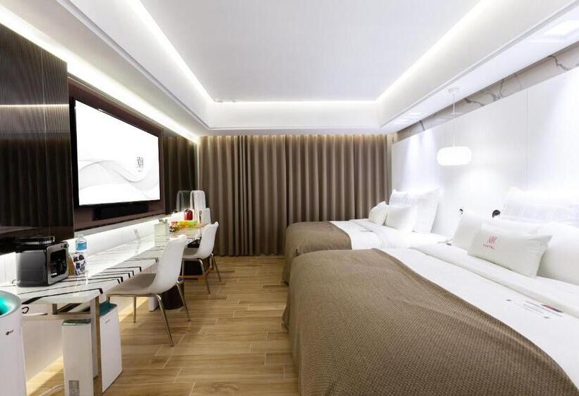 اتاق استاندارد چهار تخته, Chao Motel