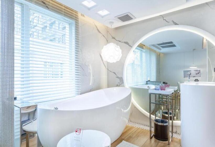 اتاق لوکس چهار تخته, Chao Motel