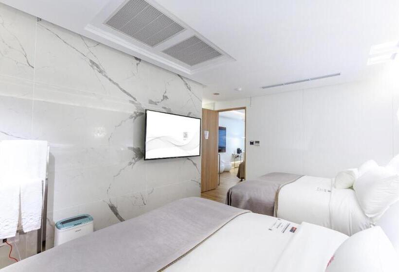 اتاق لوکس چهار تخته, Chao Motel