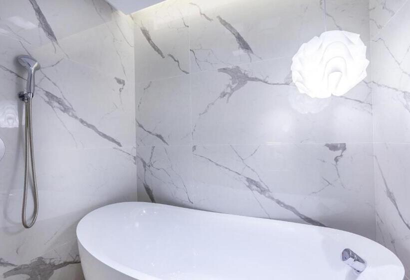 اتاق لوکس چهار تخته, Chao Motel