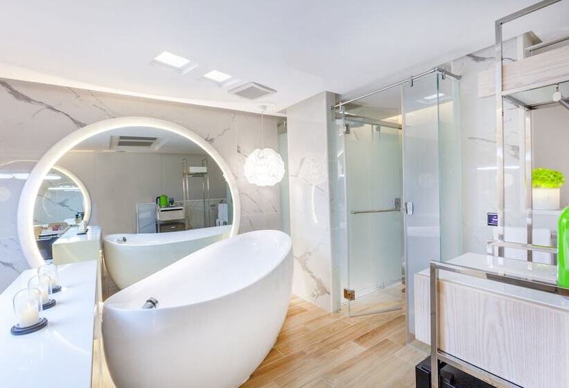 اتاق استاندارد, Chao Motel