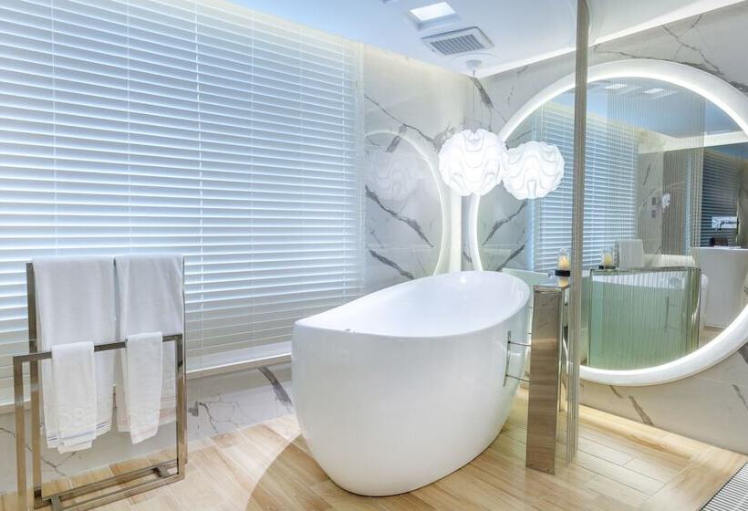 اتاق استاندارد, Chao Motel