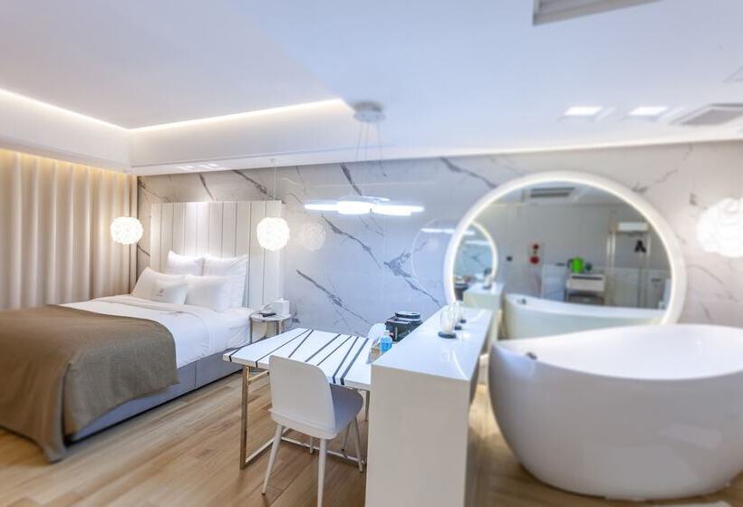 اتاق استاندارد, Chao Motel