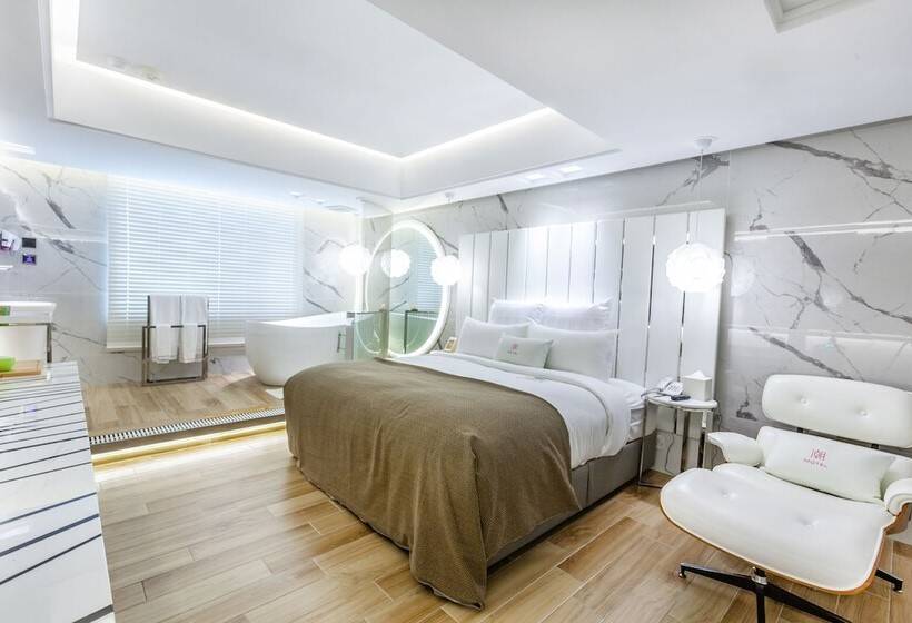 اتاق استاندارد, Chao Motel