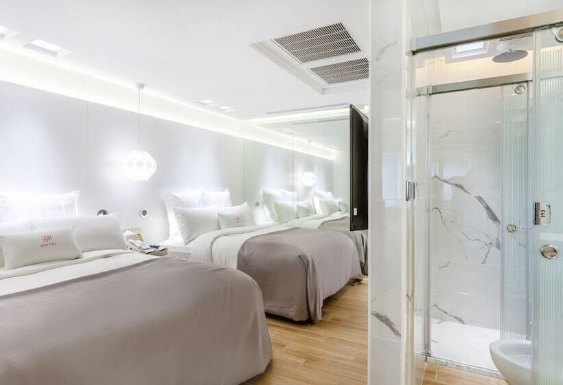 اتاق لوکس چهار تخته, Chao Motel