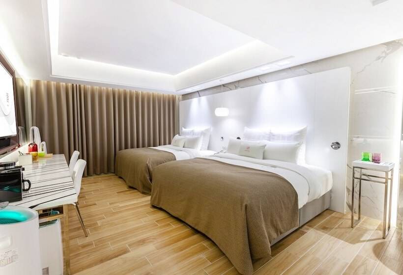 اتاق لوکس چهار تخته, Chao Motel