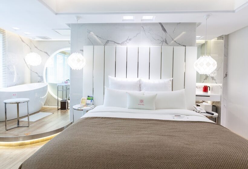 اتاق لوکس چهار تخته, Chao Motel