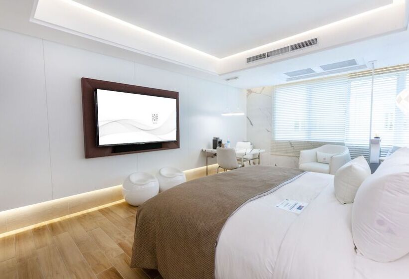 اتاق لوکس چهار تخته, Chao Motel