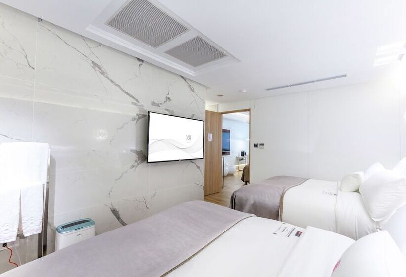 اتاق لوکس چهار تخته, Chao Motel