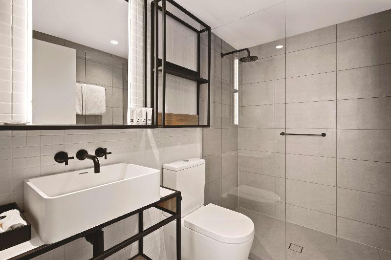 اتاق خانوادگی, Chao Motel