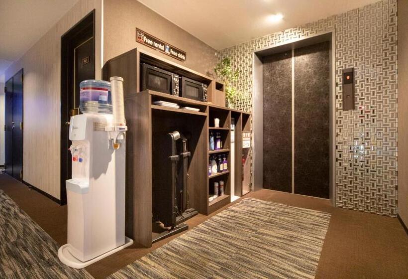 디럭스 룸, The Grandeur