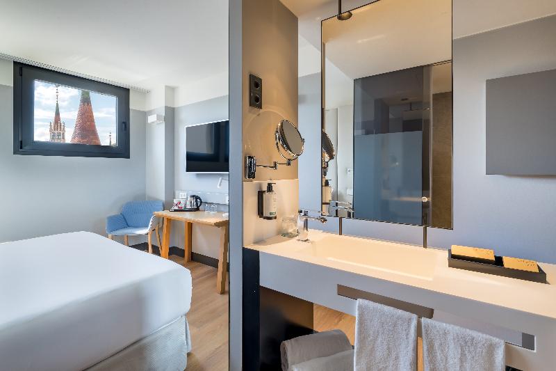 스탠다드 룸, The Grandeur