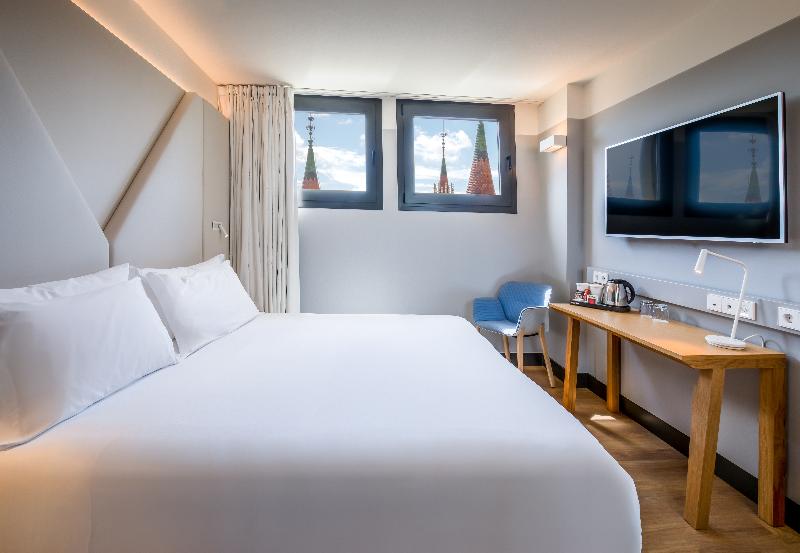 스탠다드 룸, The Grandeur