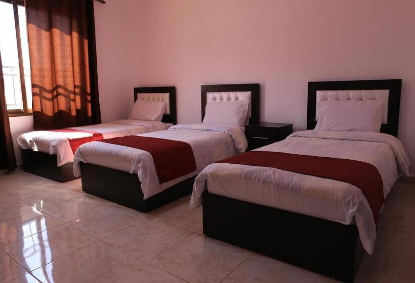 اتاق استاندارد سه نفره, Weekend