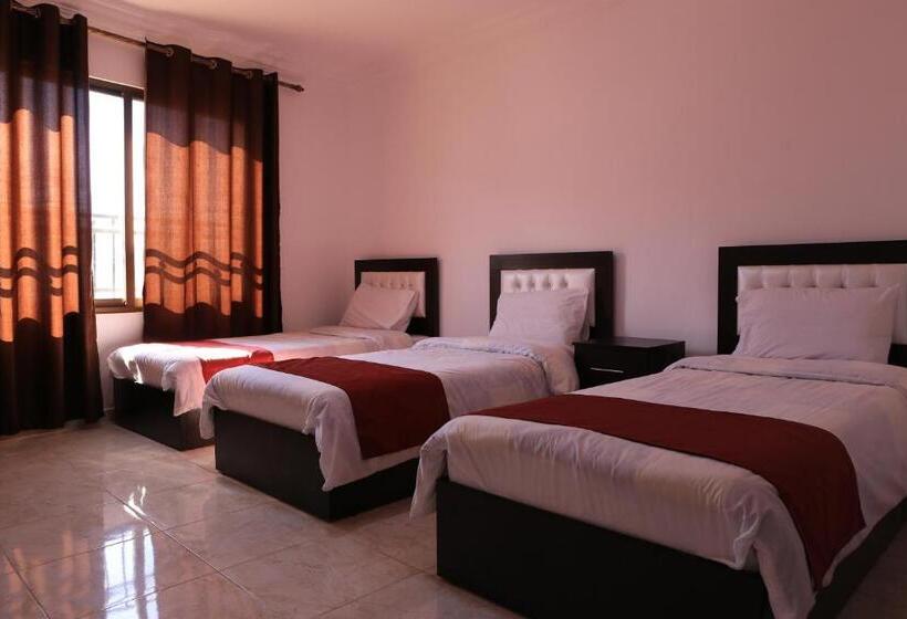 اتاق استاندارد سه نفره, Weekend