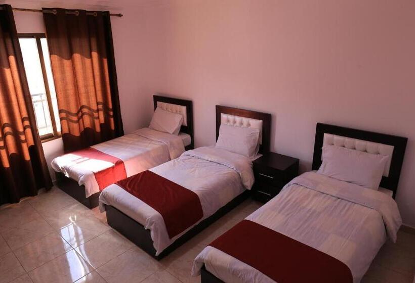 اتاق استاندارد سه نفره, Weekend