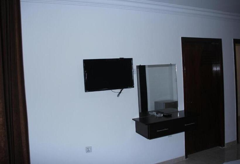 سوئیت با بالکن, Weekend