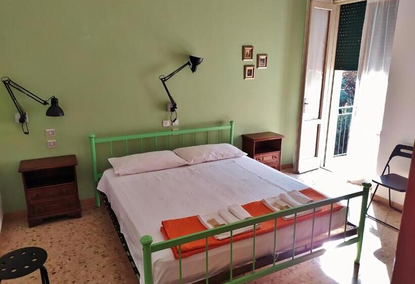 标准间带阳台, Ostello Delle Cartiere