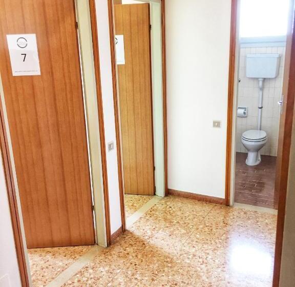 家庭间, Ostello Delle Cartiere