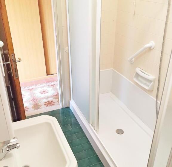 标准三人间, Ostello Delle Cartiere