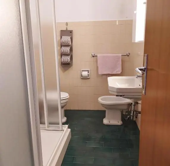 Standard Kolmen Hengen Huone, Ostello Delle Cartiere